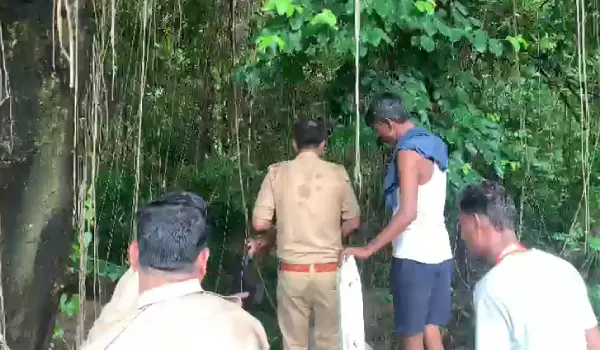 आईईटी परिसर के सुनसान हिस्से में पेड़ से लटका मिला महिला का शव